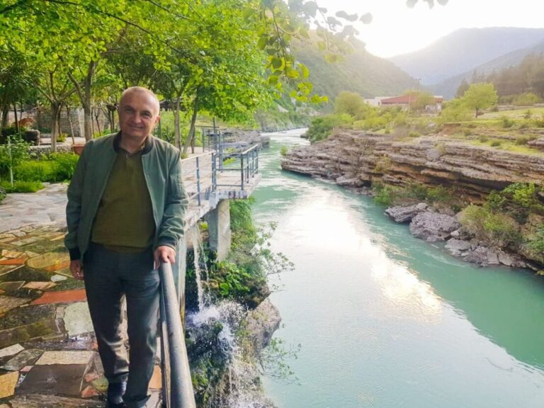 Presidenti Meta: Mbështes thirrjet për shpalljen Park Kombëtar të luginës së lumit Vjosa