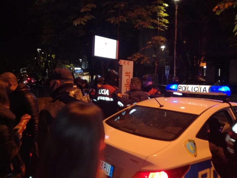 Portalet dhe gazetat në vend raportojnë për ndalimin dhe dhunimin e Kryeredaktorit të ”Koha Jonë”, Qamil Xhani (FOTO)