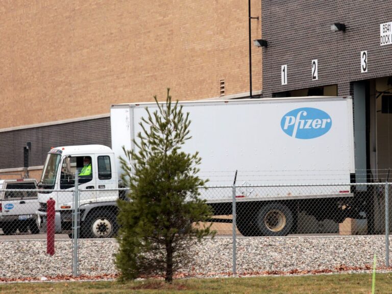 Vaksinat në SHBA, ngarkesat e para lënë fabrikën e kompanisë ”Pfizer”