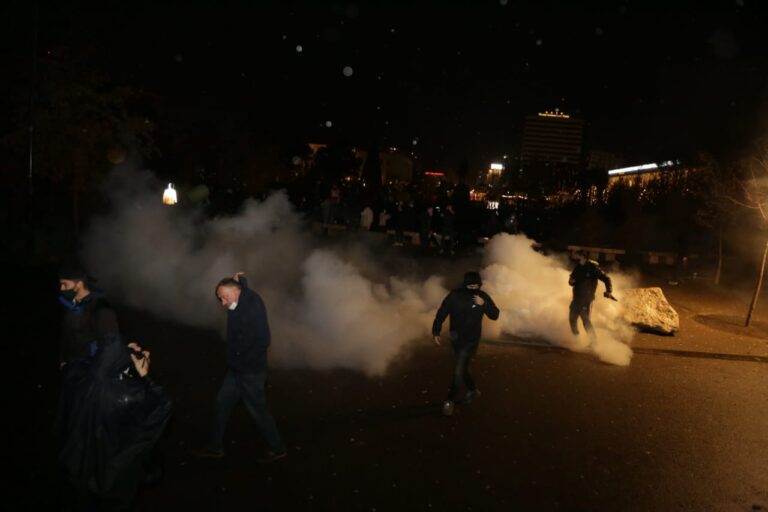 I quajti halabakë dhe kërcënoi të rinjtë. Stresi i përgjigjet Ramës: Çohuni shqiptarë!