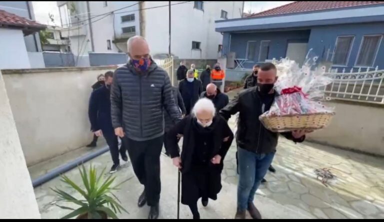 Rama në Shijak: Vazhdon kthimi në shtëpitë e reja i familjeve të prekura nga tragjedia e 26 nëntorit (VIDEO)