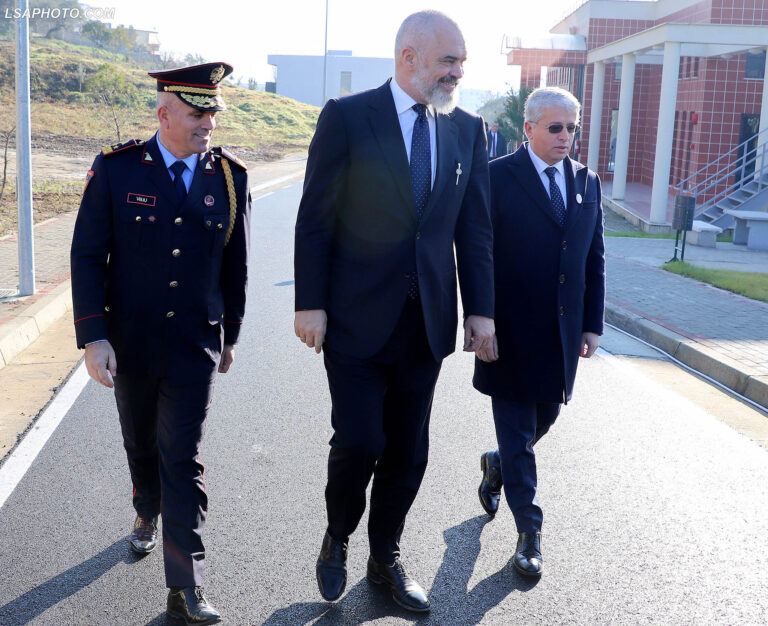 Rama refuzon shkarkimin e Veliut, Basha e paralajmëron: Zoti e ruajt!