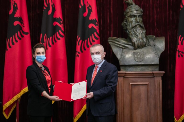 Anëtarja e re e Gjykatës Kushtetuese, Sonila Bejtja betohet para Presidentit të Republikës