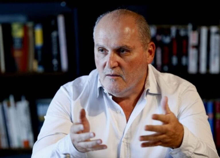 Prefekti i Kukësit rrëzon Këshillin: Veton Surroi mbetet “Qytetar Nderi” i Kukësit