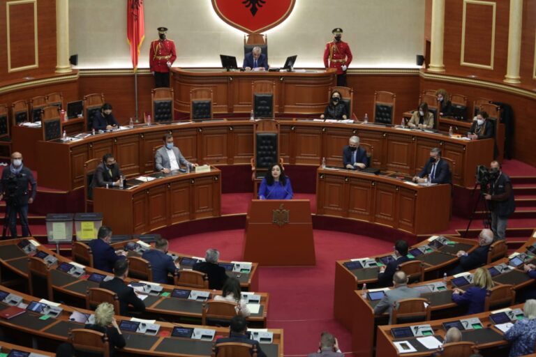 Turpi i kryeministrit Rama me Presidenten kosovare, Vjosa Osmani