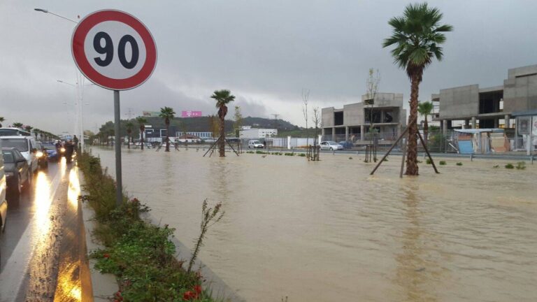 Agjencia e Mbrojtjes Civile: Priten rrebeshe shiu në 22-26 janar. Bashkitë të marrin masa