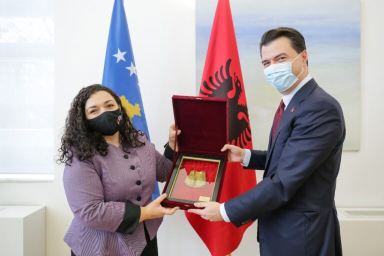 Basha pas takimit me Vjosa Osmanin: Kuvendi i ri do miratojë rezolutën për të dënuar gjenocidin serb në Kosovë
