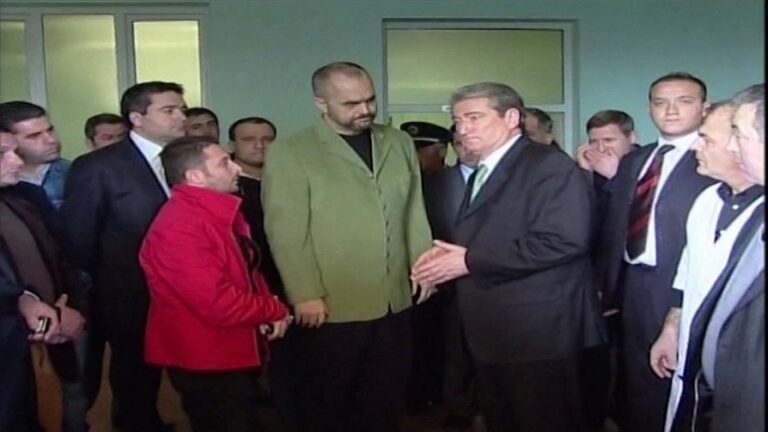 “Edi, ik se na mërzite…”! Ish-ministri zbulon kush e përzuri Ramën nga mbledhja e PD-së në 90-ën: Gjithçka ndodhi brenda dhomës