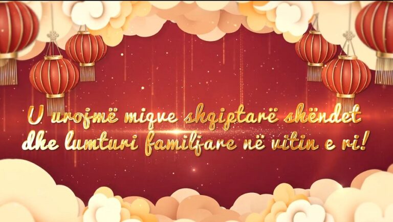 VIDEO/ Të rinjtë dhe fëmijët kinezë urojnë në shqip Vitin e Ri