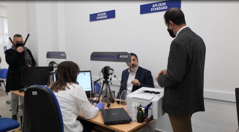 Rinovon kartën e identitetit, ministri Çuçi: E vetmja mënyrë që të votoni në 25 Prill
