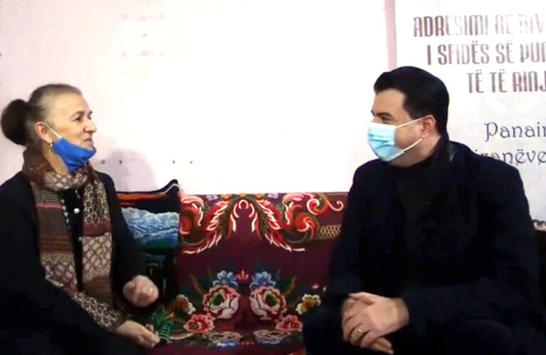 Basha viziton punishten artizanale, zbulon lidhjen që e moshuara ka me Rita Orën