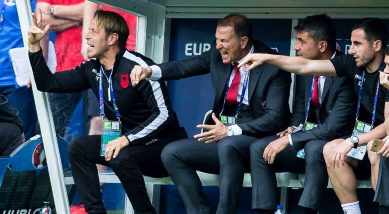 De Biasi u tregon polakëve si shënohet ndaj Shqipërisë: Thjeshtë pasoni topin te Lewandowski!