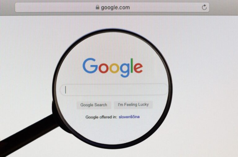 “Doktor” Google, 33% e shqiptarëve përdorin internetin për informacione shëndetësore