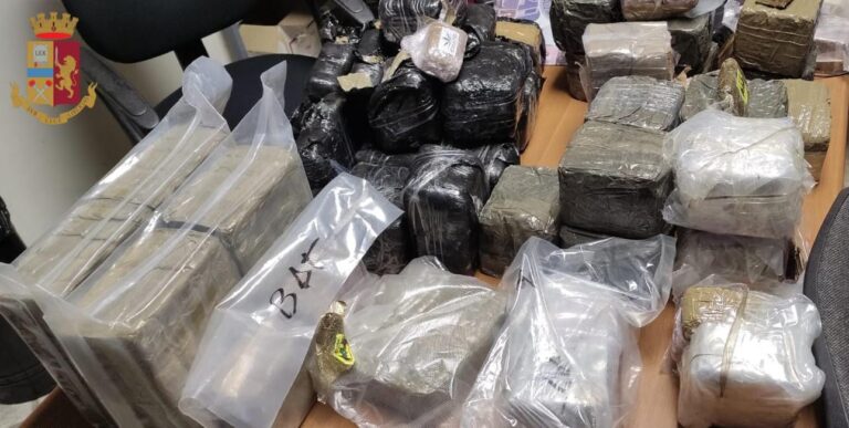 VIDEO/ Sekuestrohen 75 kg hashash, arrestohen dy shqiptarë në Itali