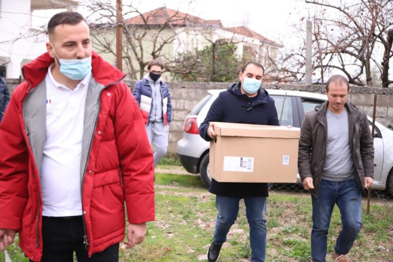 Këlliçi uron të gjithë shqiptarët: Uroj që Zoti të na japë forcë e kurajo të përballojmë vështirësitë e jetës në Shqipëri!