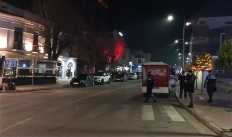 Korçën e mbulon heshtja, pas 20:30 qyteti mbyllet në shtëpi në natën e Krishtlindjeve