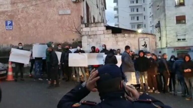 Dita e tretë e protestës/ Nisin tubimet në gjithë Shqipërinë
