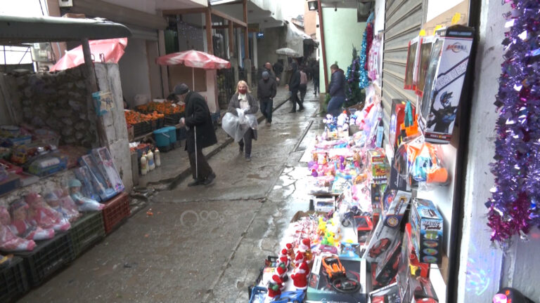 “Populli s’ka pare”, edhe në Kukës tregjet plot, por s’ka kush të blejë