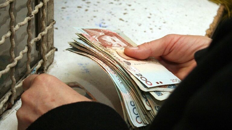 Nis sot shpërndarja e shpërblimeve për pensionistët, ja datat kur mund t’i tërhiqni