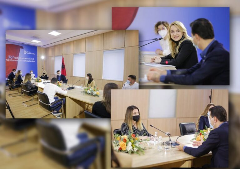 “Mjaft më me dështime”, Basha me fituesit e debatit kombëtar të rinisë: Ndryshimin do ta sjellim së bashku me ju