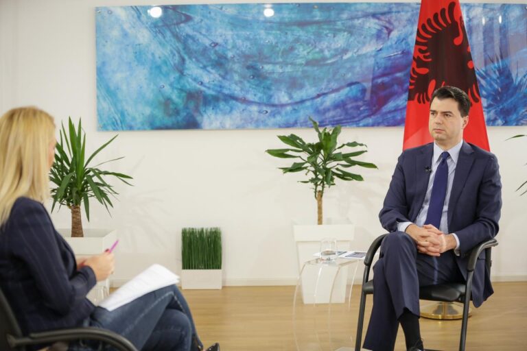 Basha apel të fortë qytetarëve: Bëni kujdes, Covid-i jashtë kontrollit!