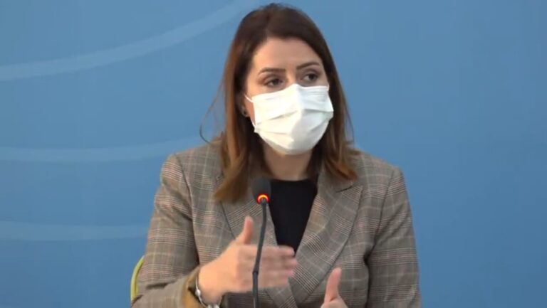 Manastirliu prezanton planin e vaksinimit ndaj COVID-19: Sot nis për mjekët dhe infermierët, por do të jetë i kombinuar