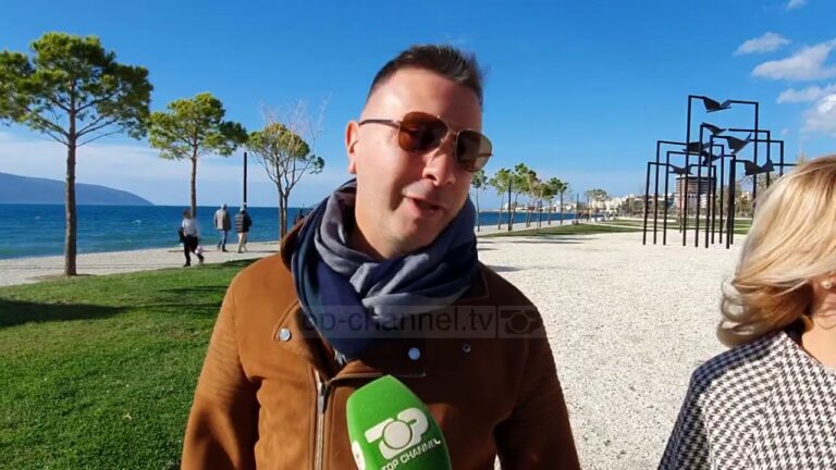 Turistët që u bënë ”vlonjatë”