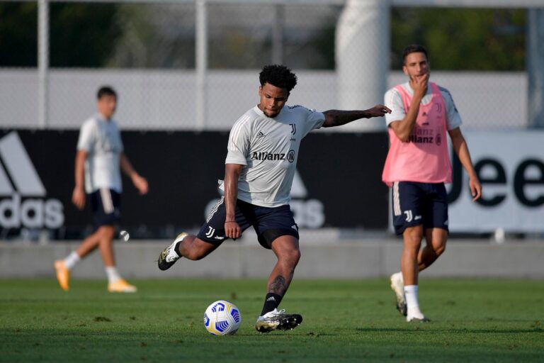 Juventus rinis stërvitjet, Ronaldo futet në izolim pas kthimit nga Dubai