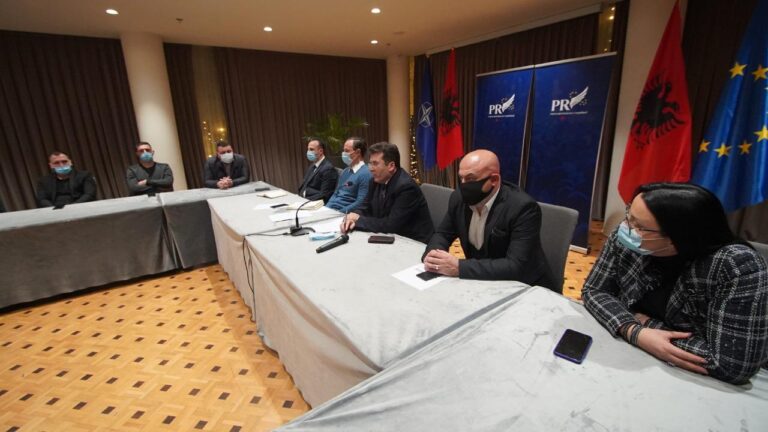 Mediu:Të bashkohemi si opozitë për t’i vënë fre Ramës, këtij njeriu të pafre!