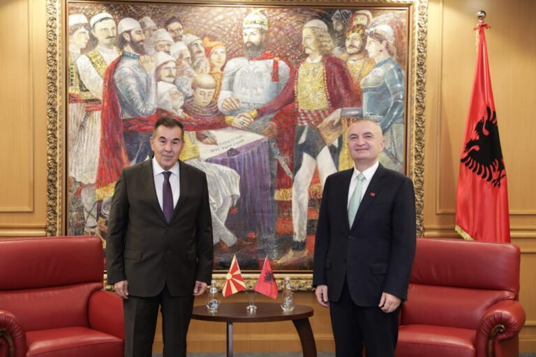 Presidenti Meta pret ambasadorin e ri të Maqedonisë së Veriut, Dancho Markovski