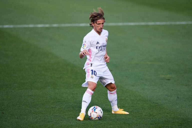 Reali nuk heq dorë nga Modric, bën gati kontratën e re për kroatin