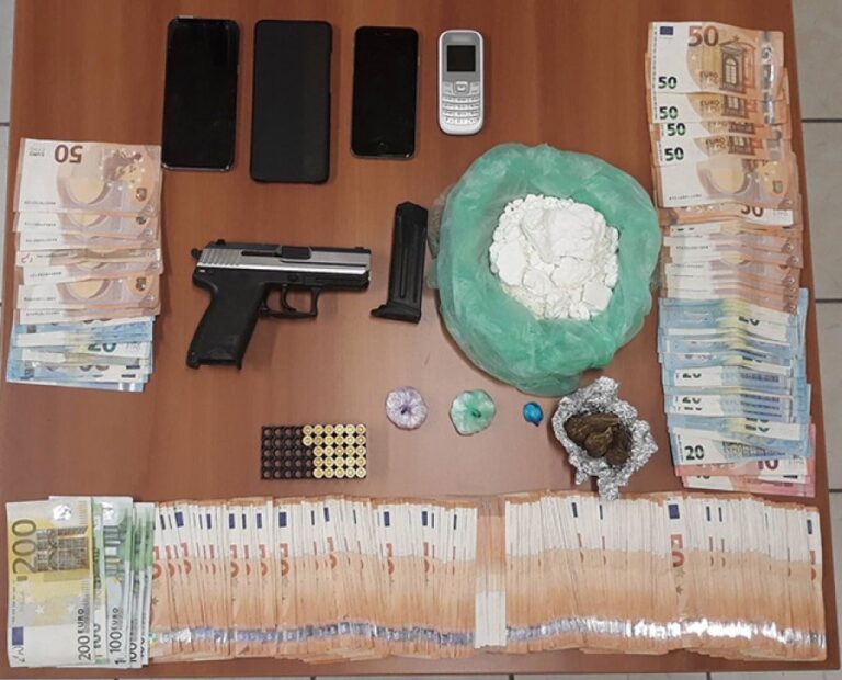 Operacion anti-drogë në Greqi/ Arrestohen dy shqiptarë, sekuestrohen kokainë dhe armë zjarri