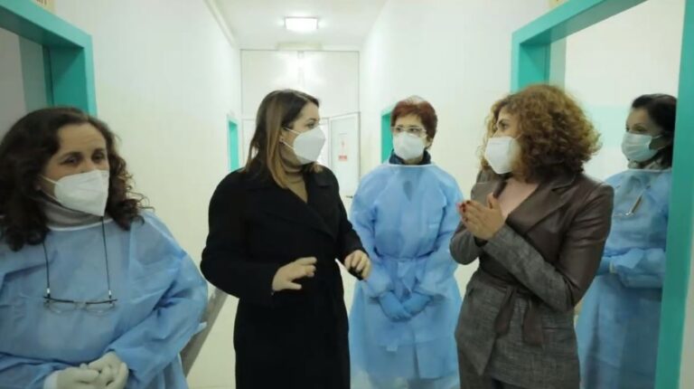 Nisin testet e shpejta për Covid-19, falas në të gjithë vendin (VIDEO)