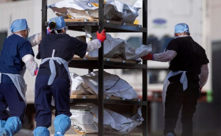 Goditje dërrmuese nga pandemia në SHBA, OBSH: Në një minutë humbin jetën dy persona