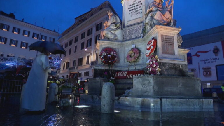 Sezoni i zymtë festiv, Papa vizitoi në agim statujën e Shën Marisë