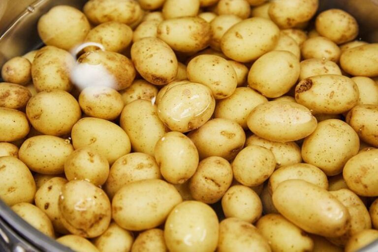 Ai i bëjnë dëm organizmit patatet me sytha? Ekspertët japin informacionet që duhet t’i dimë të gjithë