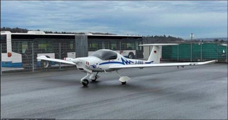 Piloti feston fillimin e vaksinimit në Europë në një mënyrë të veçantë