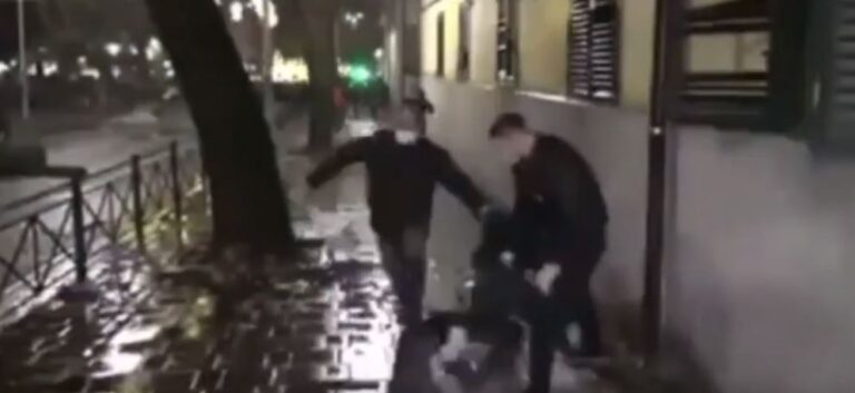 VIDEO/Momenti kur efektivët tërheqin zvarrë të miturin