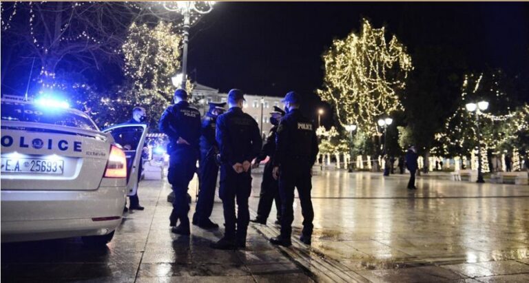 Zbrazen rrugët e Athinës! Policia kontrolle për qytetarët që lëvizin gjatë orës policore