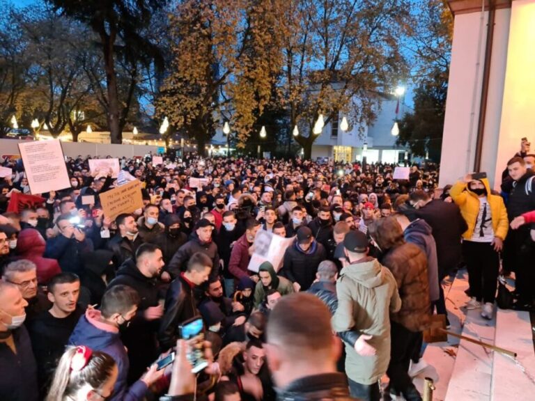 Revolta e mijërave qytetarëve për vrasjen e 25-vjeçarit: Ju jeni vrasës