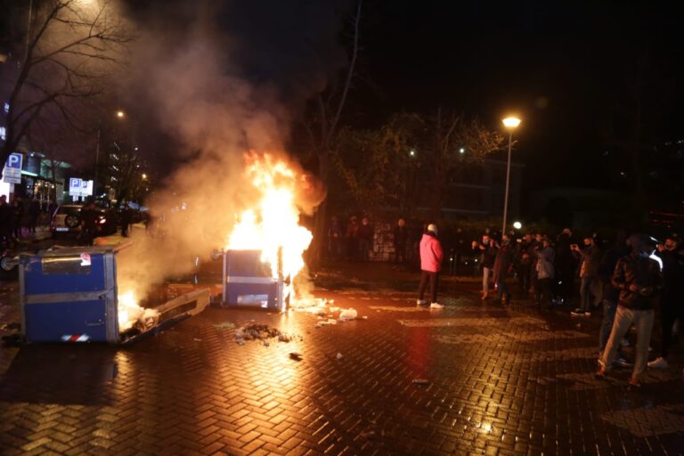Ministria e Shëndetësisë për protestën: Pesë policë dhe dy protestues të plagosur te Trauma