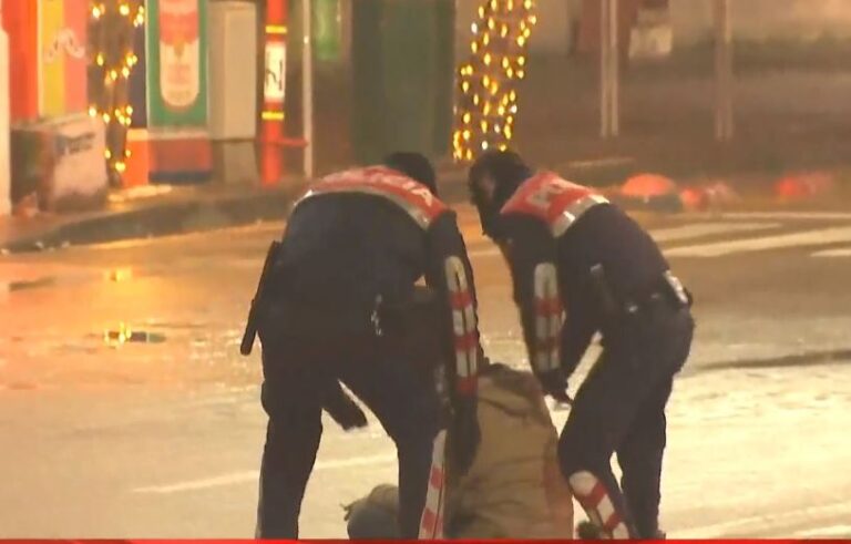 Gaz dhe dhunë, shoqërohen 10 persona nga FNSH-ja