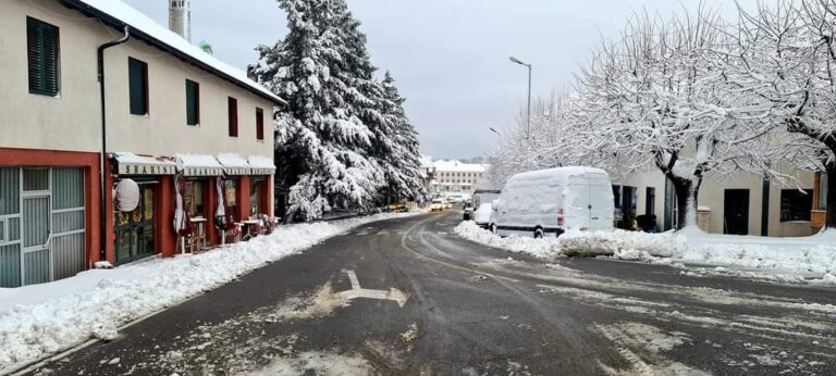 FOTO/ Rikthehen reshjet e dëborës, zbardhet veriu