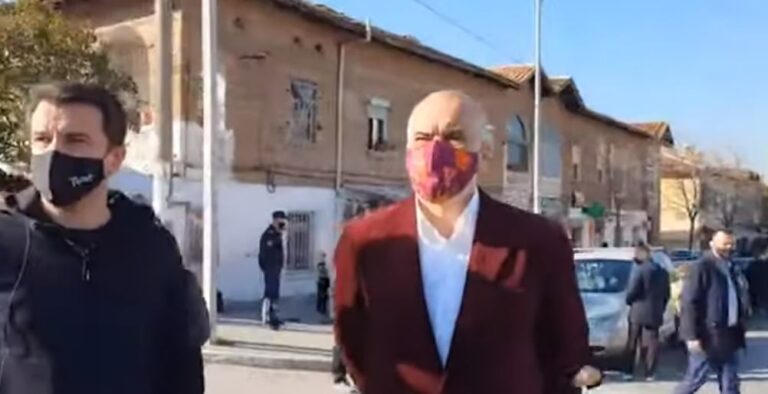 Rama u premton banorëve në Kombinat: Do merrni aq truall sa keni