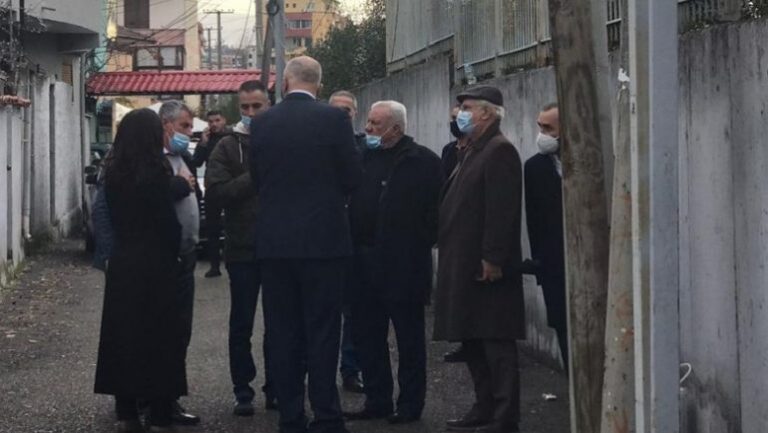 Rama viziton sërish familjen e Klodian Rashës