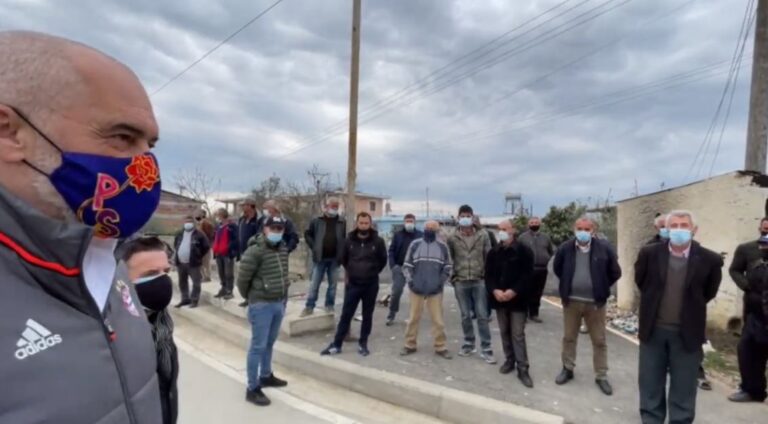 Rilindja në Myzeqe/Rama: Lehtësohet lëvizja e njerëzve dhe e prodhimeve! Qytetarët: Na hoqe çizmet