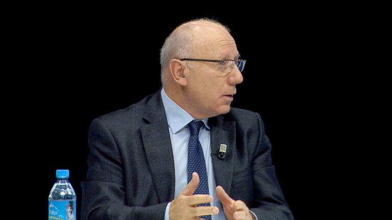 Sulçebe: Nëse vaksina vjen në janar, në pranverë situata do të përmirësohet, në verë ikën covidi