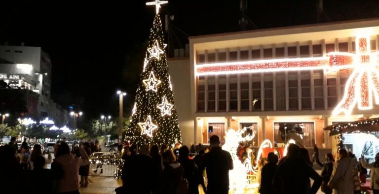 Pas një viti të vështirë, Durrësi ndez dritat e festave