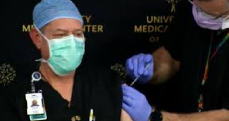 VIDEO/ “Vaksinim në sytë e mediave” infermieri vaksinohet me shiringë bosh