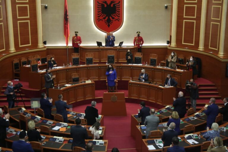 Rama bojkoton fjalimin Vjosa Osmanit në Parlament